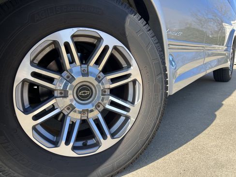 Used 2019 Chevrolet Express 2500 w/ Enhanced Convenience Package image 13