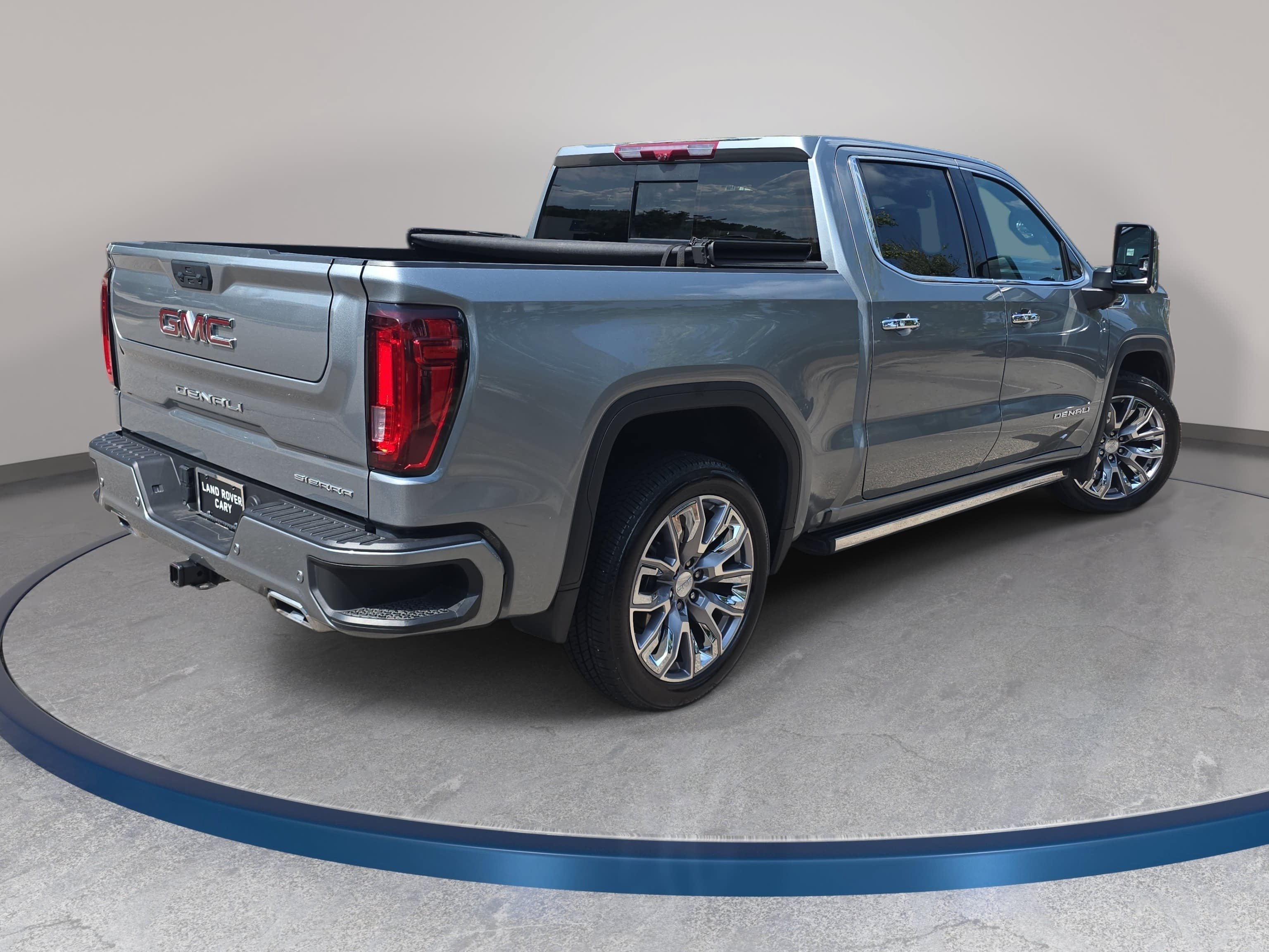 Used 2025 GMC Sierra 1500 Denali w/ Denali Reserve Package AWD/4WD image 5