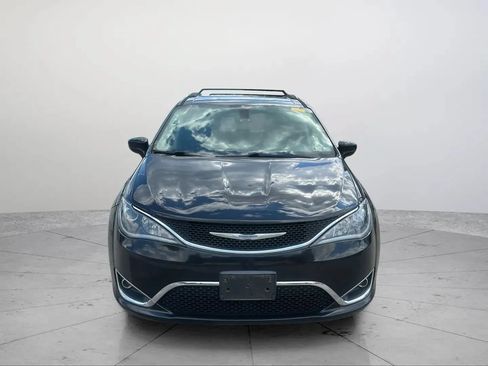 Used 2017 Chrysler Pacifica Touring-L FWD image 10