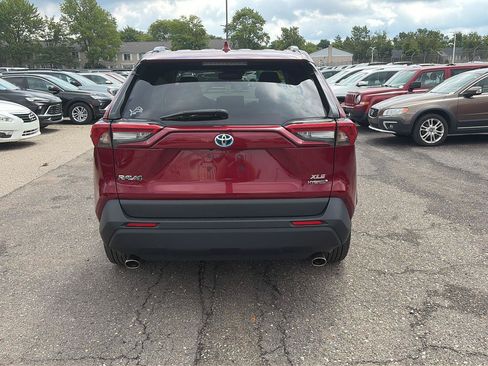 Used 2022 Toyota RAV4 XLE w/ Convenience Package AWD/4WD image 4
