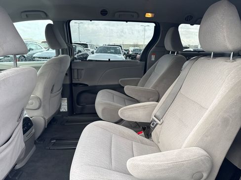 Used 2020 Toyota Sienna LE image 14