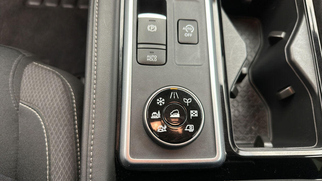 Used 2024 Nissan Pathfinder SV AWD/4WD image 19
