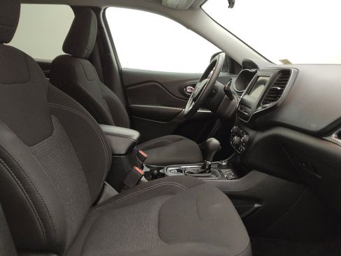 Used 2019 Jeep Cherokee Latitude w/ Popular Appearance Group image 21