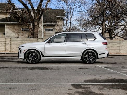 New 2026 BMW X7 M60i image 2