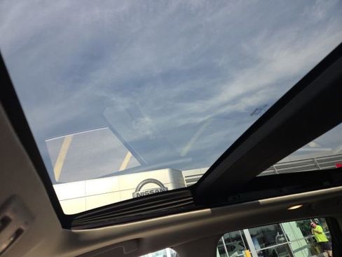 Used 2019 Nissan Murano S image 11