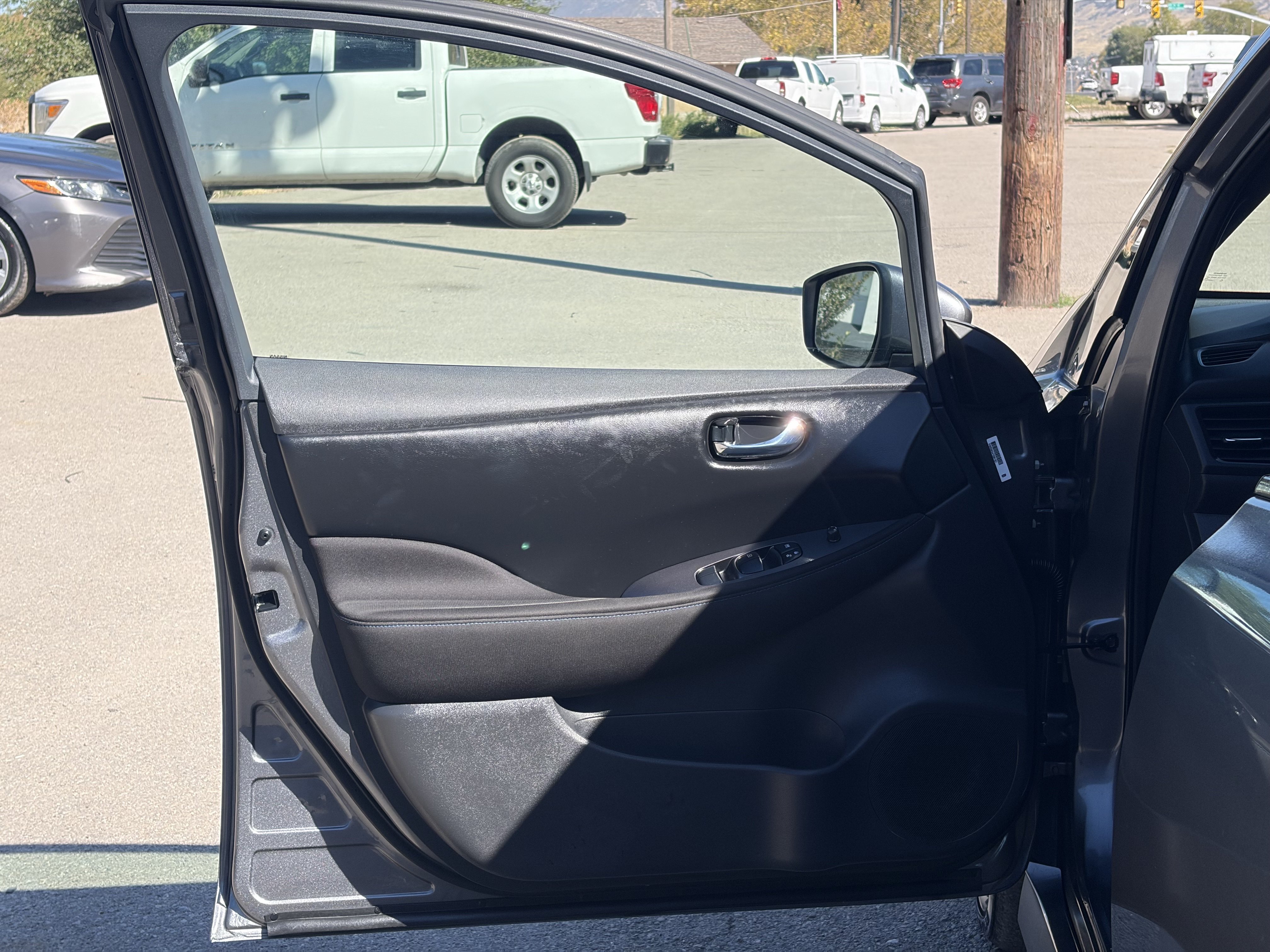 Used 2025 Nissan Leaf S FWD image 14