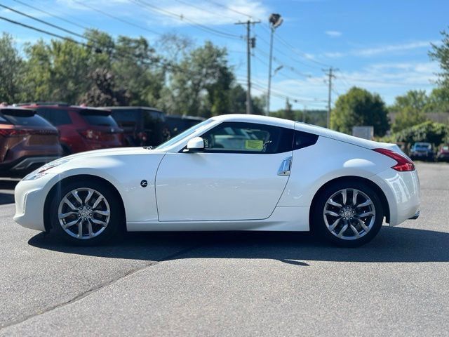 Used 2013 Nissan 370Z Coupe RWD image 3