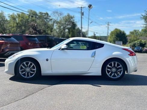 Used 2013 Nissan 370Z Coupe RWD image 3