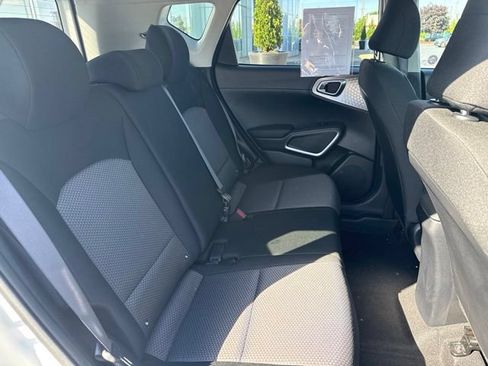 Used 2025 Kia Soul LX w/ LX Technology Package FWD image 22