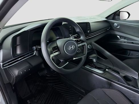 Used 2026 Hyundai Elantra SE FWD image 11