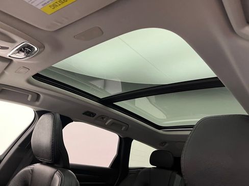 Used 2020 Volvo V90 T6 Cross Country image 24