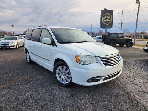 Used 2013 Chrysler Town & Country Touring image 1