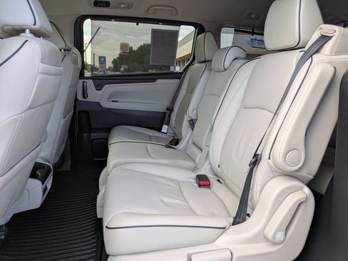 Used 2025 Honda Odyssey Touring image 13
