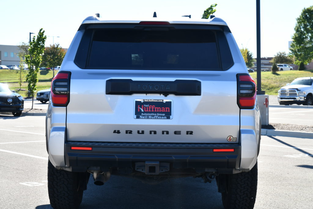 Used 2025 Toyota 4Runner SR5 AWD/4WD image 9