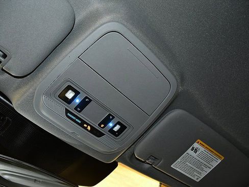 Used 2023 Ford Explorer XLT image 27