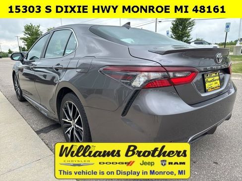 Used 2023 Toyota Camry SE image 9