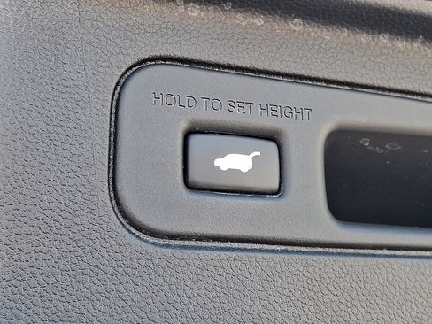 Used 2025 Honda Pilot Touring image 29