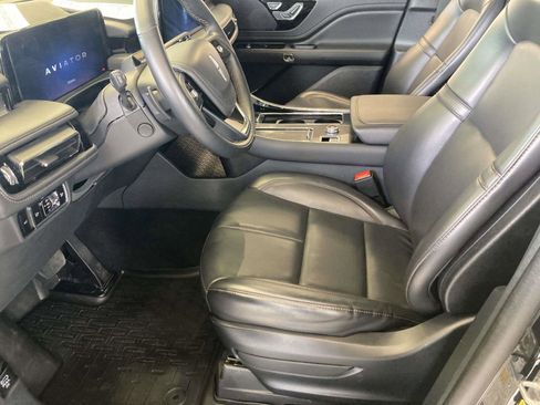 Used 2025 Lincoln Aviator 2WD image 18
