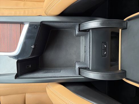 Used 2023 Volvo XC60 T8 Ultimate w/ Climate Package image 37