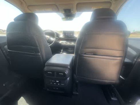 Used 2025 Honda Pilot Touring image 13