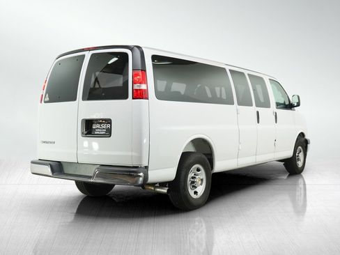 Used 2025 Chevrolet Express 3500 LT w/ LT Preferred Equipment Group RWD image 5