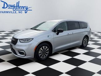 Used 2024 Chrysler Pacifica Limited FWD video 1
