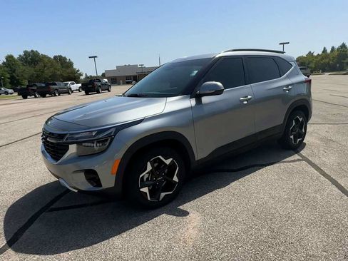 Used 2024 Kia Seltos EX FWD image 4