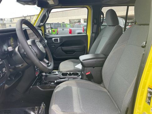 Used 2024 Jeep Wrangler Unlimited AWD/4WD image 2