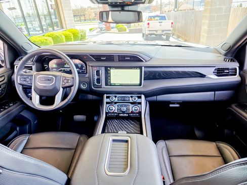 Used 2024 GMC Yukon XL Denali image 34