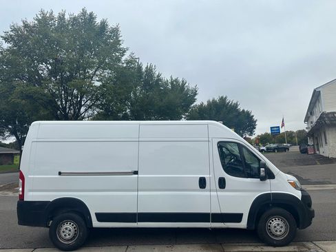 Used 2024 RAM ProMaster 2500 w/ Convenience Group image 4