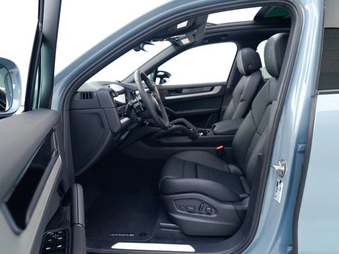 Used 2026 Porsche Cayenne AWD/4WD image 17
