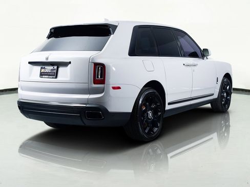 Used 2024 Rolls-Royce Cullinan Black Badge image 12