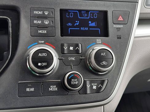 Used 2020 Toyota Sienna LE FWD image 24