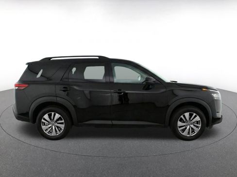 Used 2025 Nissan Pathfinder SV FWD image 14