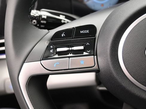 Certified 2025 Hyundai Elantra Limited FWD image 14
