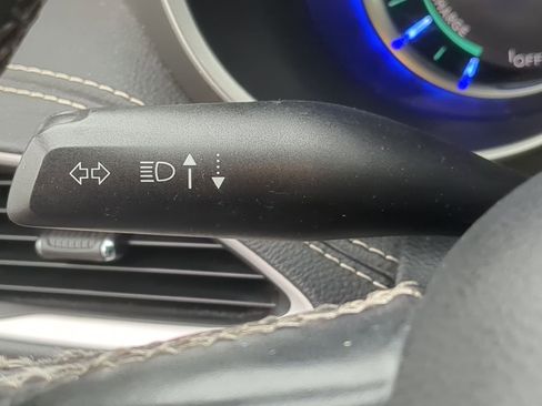 Used 2021 Chrysler Pacifica Touring-L FWD image 33