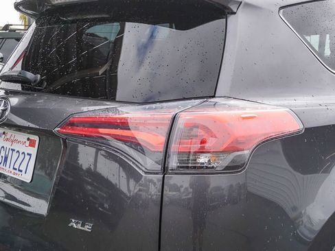 Used 2017 Toyota RAV4 XLE w/ Carpet Mat Package FWD image 8