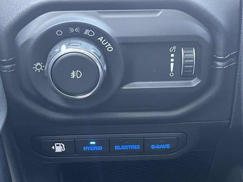 Used 2025 Jeep Wrangler Unlimited Sahara AWD/4WD image 32