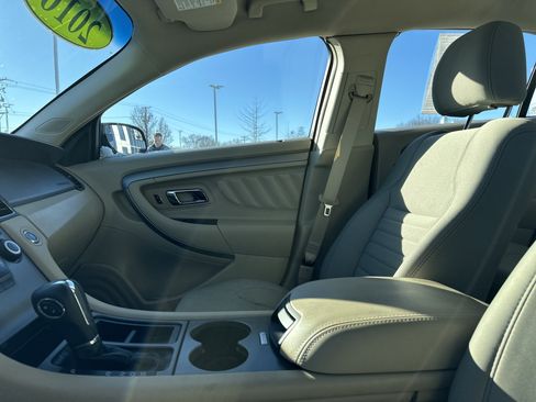 Used 2016 Ford Taurus SE image 24