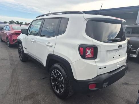 Used 2023 Jeep Renegade Latitude AWD/4WD image 3