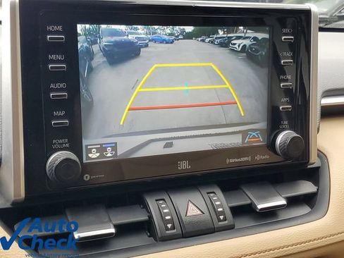 Used 2020 Toyota RAV4 Limited FWD image 28
