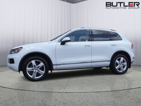 Used 2013 Volkswagen Touareg TDI AWD/4WD image 9