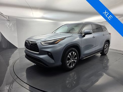 Used 2022 Toyota Highlander XLE FWD image 8