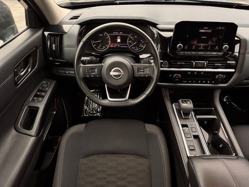 Used 2024 Nissan Pathfinder SV image 20