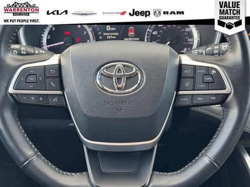 Used 2023 Toyota Highlander XLE image 23