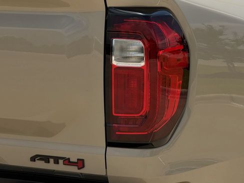 Used 2024 GMC Canyon AT4 w/ Technology Package AWD/4WD image 11