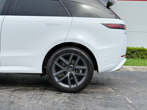 Used 2025 Land Rover Range Rover Sport Dynamic SE AWD/4WD image 12
