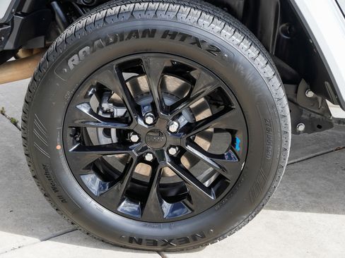Used 2023 Jeep Wrangler Unlimited Sahara AWD/4WD image 13