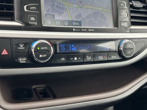 Used 2017 Toyota Highlander Limited image 21