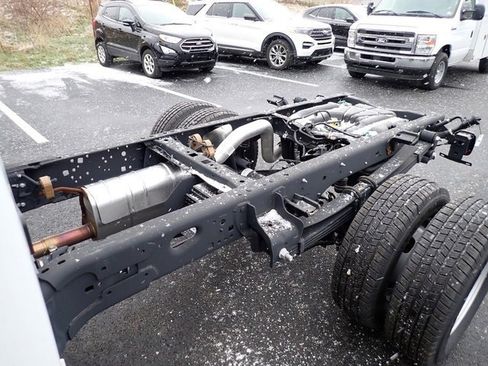New 2025 Ford F350 XL w/ XL Chrome Package image 3